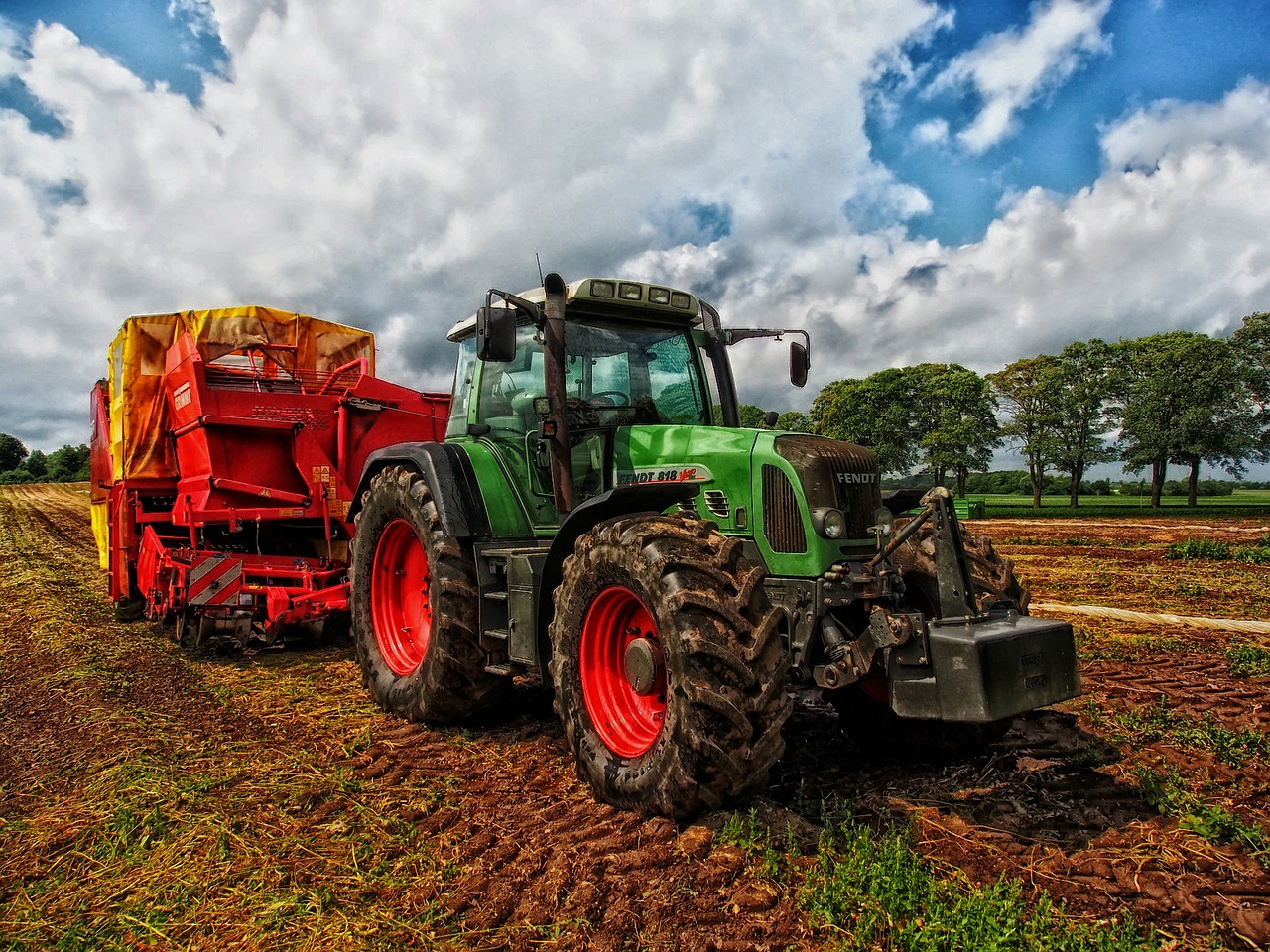 Contactless reading and recording of sensor data on agricultural vehicles