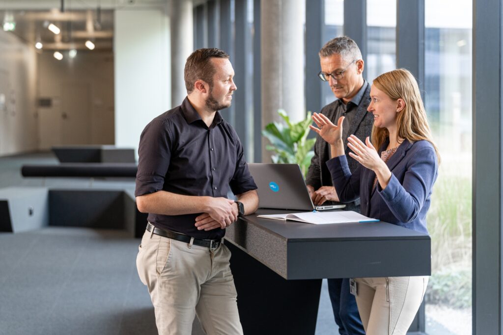 Image Career 3 person conversation